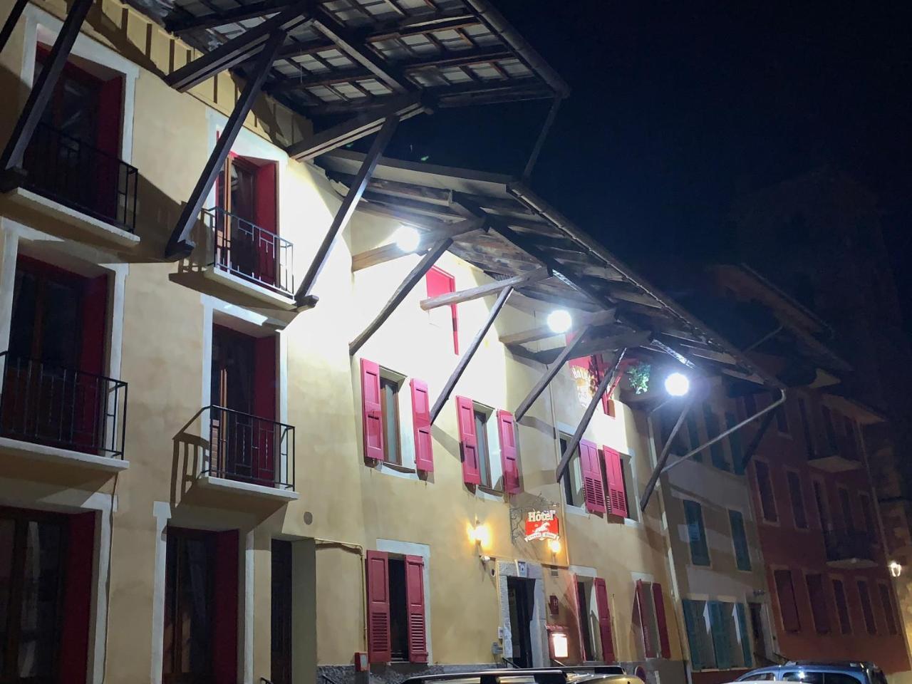 Hotel Du Cheval Blanc Barcelonnette Dış mekan fotoğraf